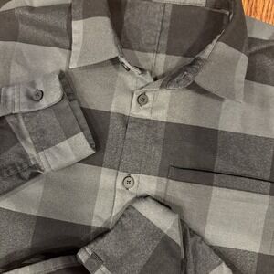 Lululemon Masons Peak Flannel Plaid Button‎ Up Shirt Men's Medium Grey Black